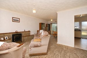 Lounge/Diner- click for photo gallery